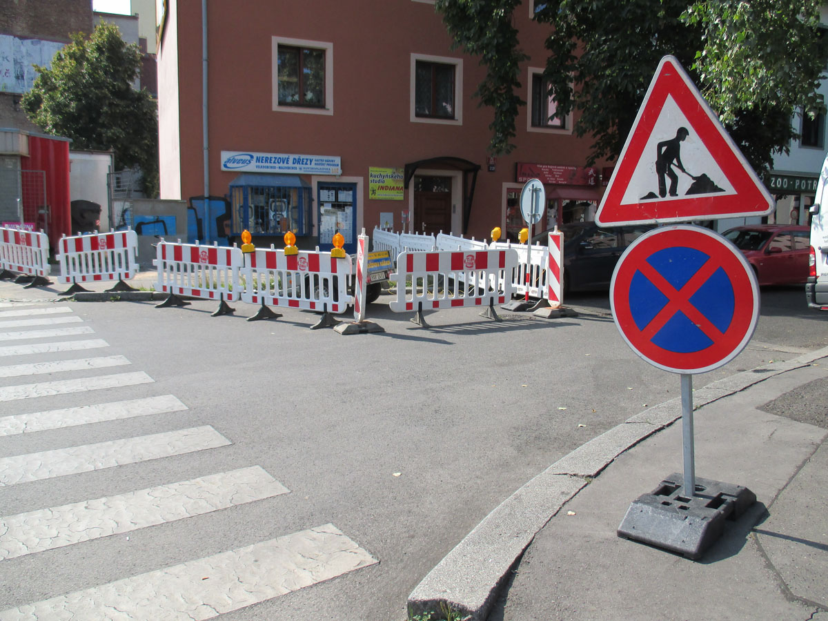 Využijte komplexní služby v oblasti dopravního značení